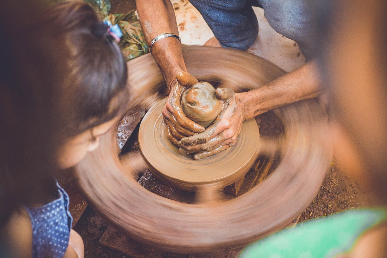découvrez les soft skills essentielles pour réussir en vente : communication, empathie, négociation et esprit d’équipe. développez vos compétences relationnelles pour booster vos performances commerciales.