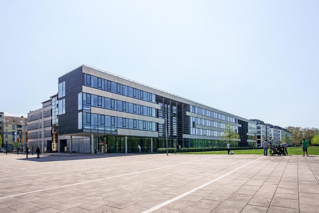 découvrez le rôle clé du district manager : gestion d'équipes, supervision de plusieurs points de vente et optimisation des performances pour assurer le succès d'une région.