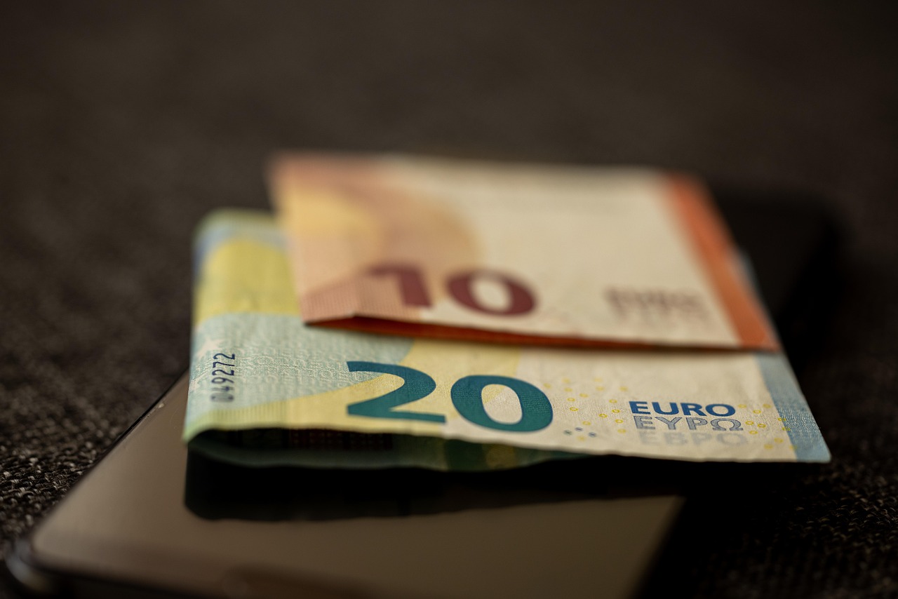 découvrez tout ce qu'il faut savoir sur les salaires : définitions, calculs, conseils et actualités pour mieux comprendre votre fiche de paie et optimiser votre rémunération.